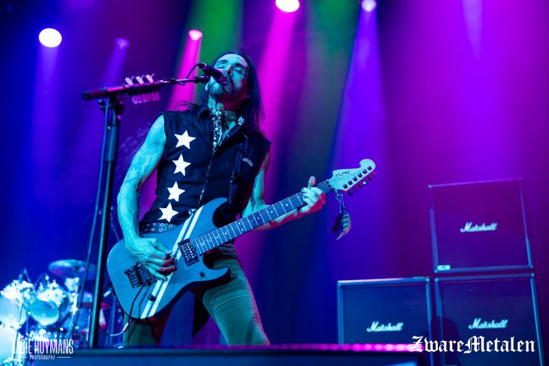 Extreme live in de 013 te Tilburg door Elsie Roymans voor Zware Metalen