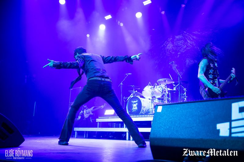 Extreme live in de 013 te Tilburg door Elsie Roymans voor Zware Metalen