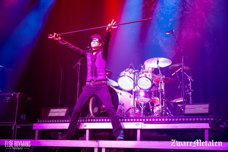 Extreme live in de 013 te Tilburg door Elsie Roymans voor Zware Metalen