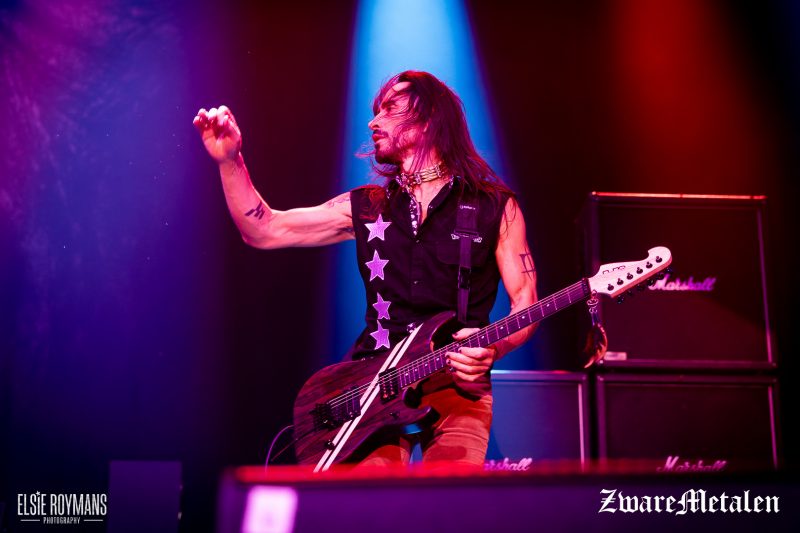 Extreme live in de 013 te Tilburg door Elsie Roymans voor Zware Metalen