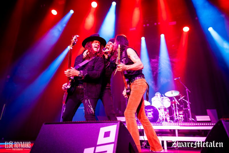 Extreme live in de 013 te Tilburg door Elsie Roymans voor Zware Metalen