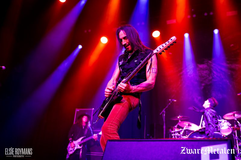 Extreme live in de 013 te Tilburg door Elsie Roymans voor Zware Metalen