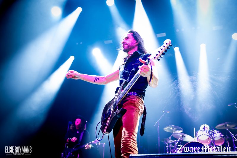Extreme live in de 013 te Tilburg door Elsie Roymans voor Zware Metalen