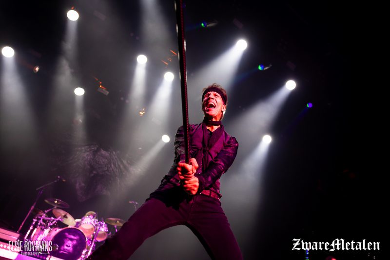 Extreme live in de 013 te Tilburg door Elsie Roymans voor Zware Metalen