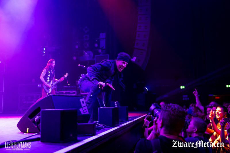 Extreme live in de 013 te Tilburg door Elsie Roymans voor Zware Metalen