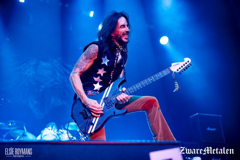 Extreme live in de 013 te Tilburg door Elsie Roymans voor Zware Metalen