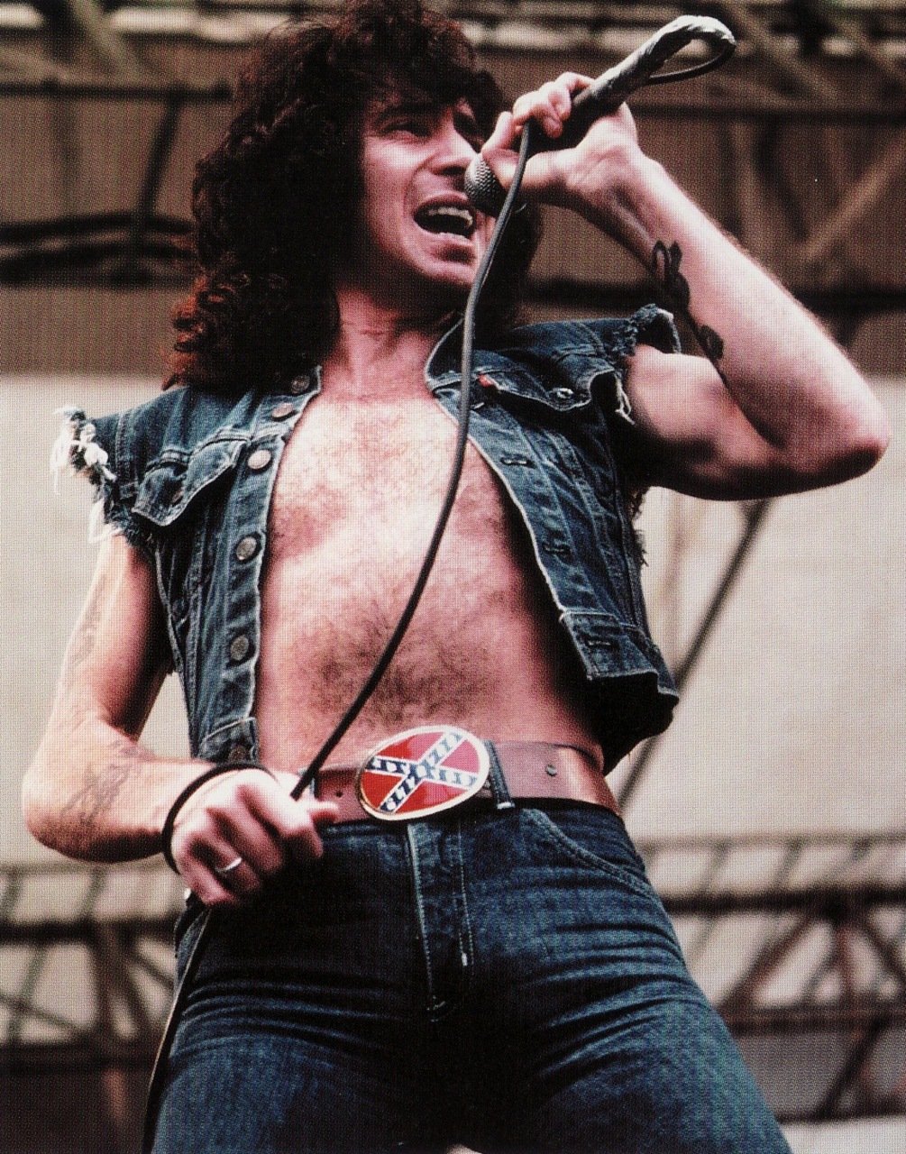 Hell ain't a bad place to be: Bon Scott (1946-1980) | Zware Metalen